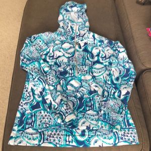Lilly Pulitzer hooded popover.  Small